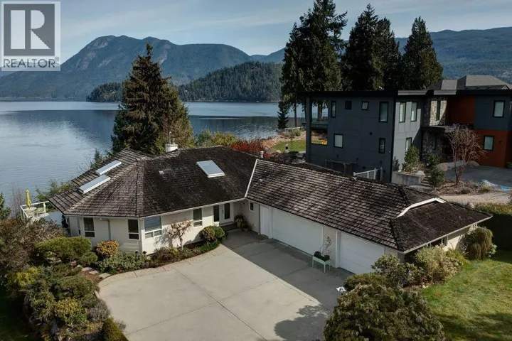 6484 N GALE AVENUE, Sechelt, British Columbia V7Z0L1
