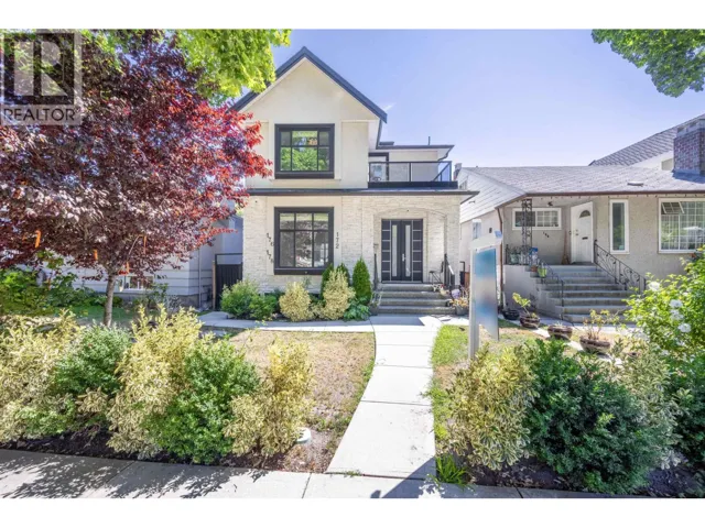 172 ONTARIO PLACE, Vancouver, British Columbia V5W1S2