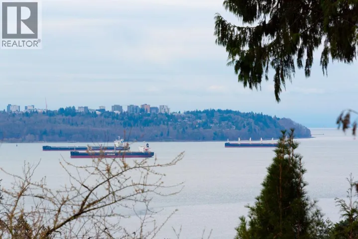 2338 OTTAWA AVENUE, West Vancouver, British Columbia V7V2S9