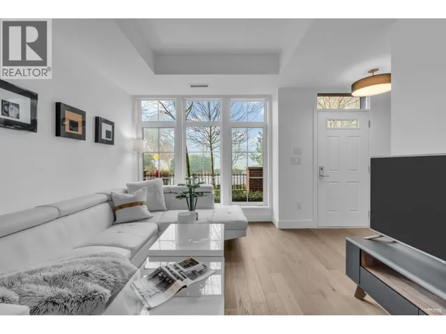 118 2070 CURLING ROAD, North Vancouver, British Columbia V7P0C9