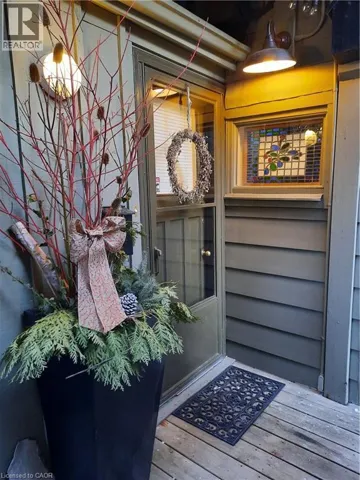 1 KING Street E, Dundas, Ontario L9H1B7