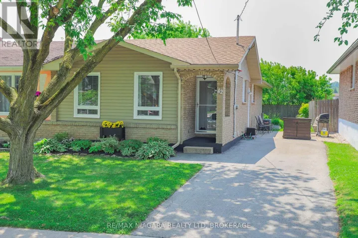 42 SEYMOUR AVENUE, St. Catharines (Secord Woods), Ontario L2P1A7