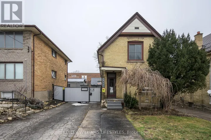 1233 DUNDAS STREET, London East (East M), Ontario N5W3B1