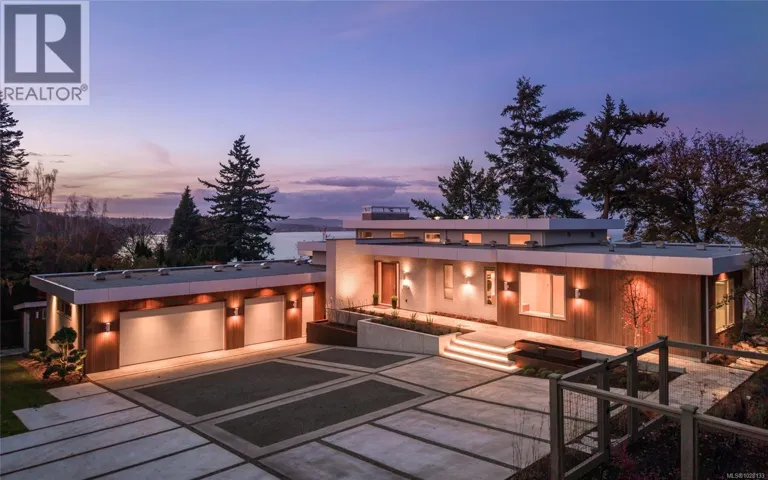 4570 Bissenden Pl, Saanich, British Columbia V8N3K4