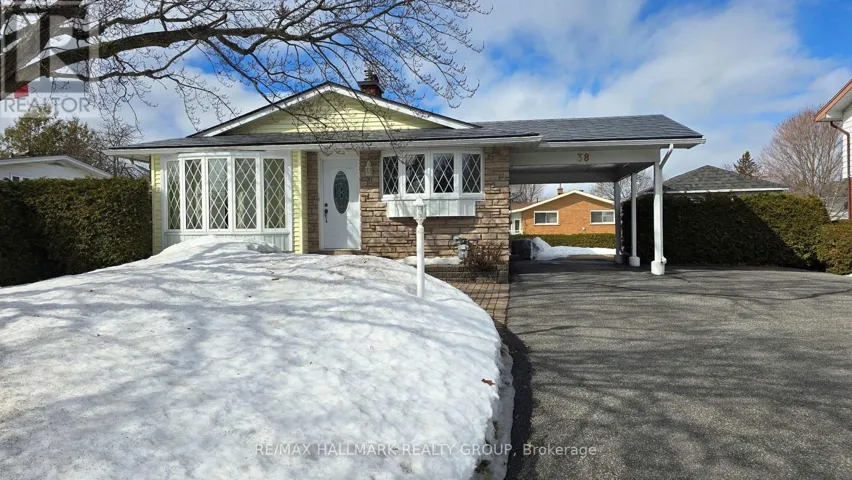 38 HADLEY CIRCLE, Ottawa, Ontario K2H6N9