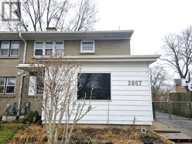 2067 COLLEGE, Windsor, Ontario N9B1M6