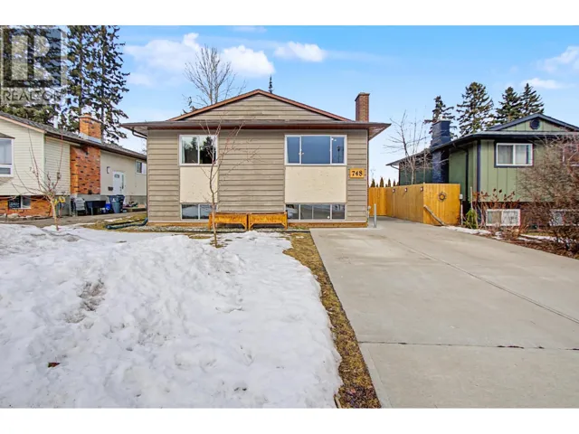 748 OCHAKWIN CRESCENT, Prince George, British Columbia V2M5P3
