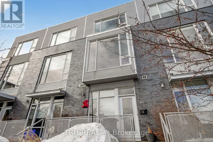 68 STONEHURST AVENUE, Ottawa, Ontario K1Y1R5