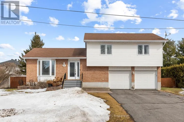 11 PINCOURT STREET, Russell, Ontario K0A1W0