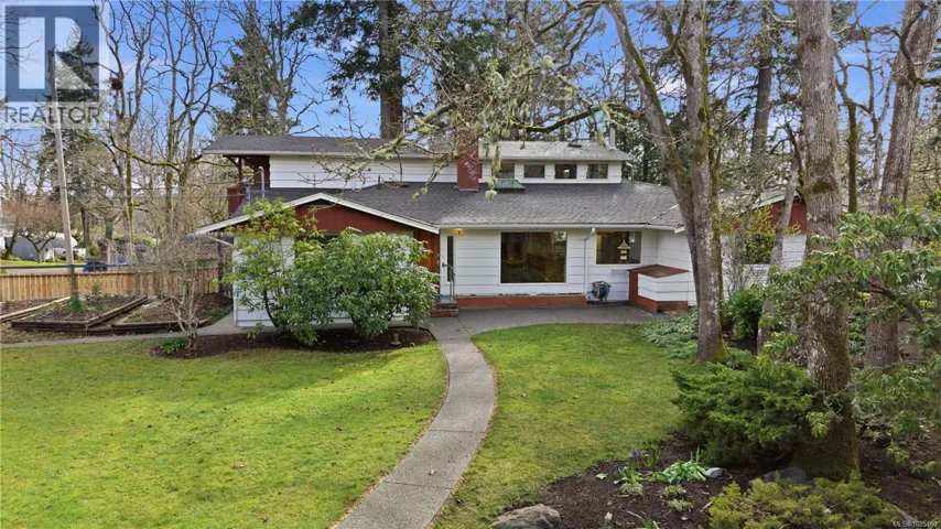 350 Benjamin Rd, Saanich, British Columbia V8Z4W1