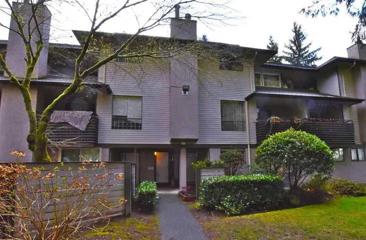 10527 HOLLY PARK LANE, Surrey, British Columbia V3R6X8