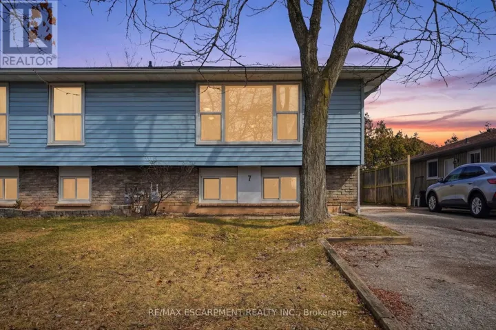 7 CALCOTT COURT, Thorold (Confederation Heights), Ontario L2V4J9