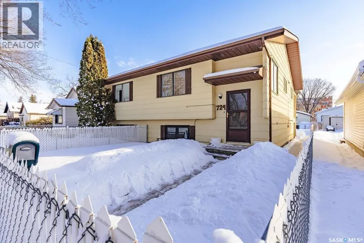 724 M AVENUE S, Saskatoon, Saskatchewan S7M2L4