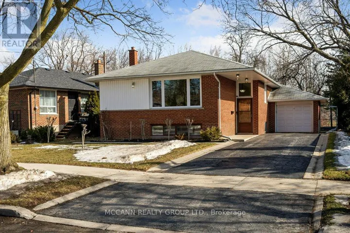 121 WINCOTT DRIVE, Toronto (Kingsview Village-The Westway), Ontario M9R2P5