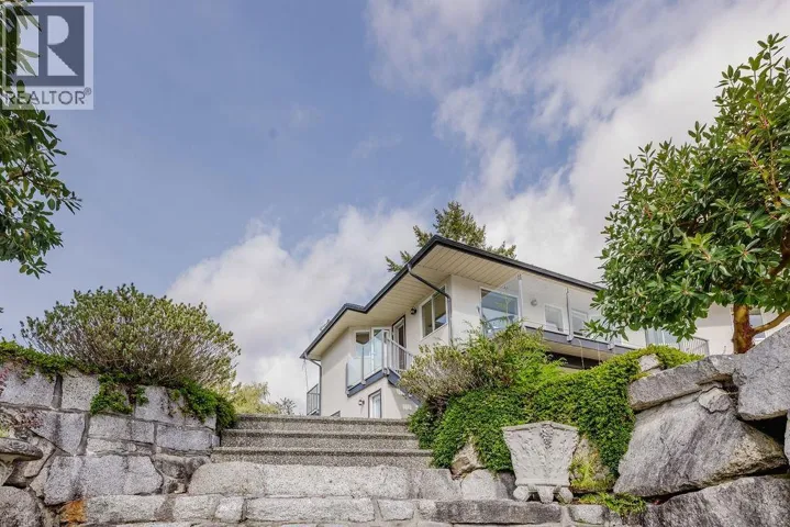 5620 MINTIE ROAD, Halfmoon Bay, British Columbia V7Z1E8