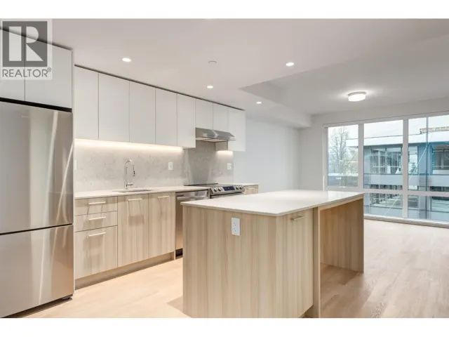 422 126 21ST ST E STREET, North Vancouver, British Columbia V7L0J2