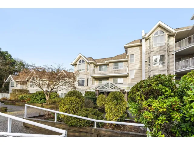 208 13475 96 AVENUE, Surrey, British Columbia V3V1Y8