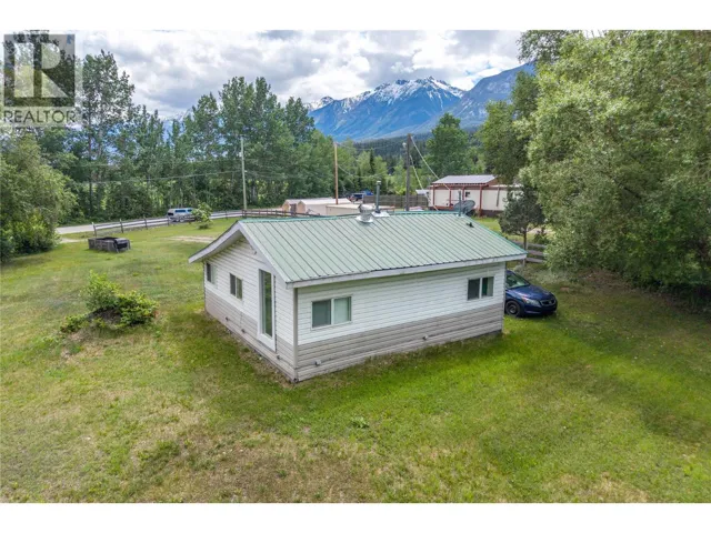 876 CANYON CREEK Road, Golden, British Columbia V0A1H2