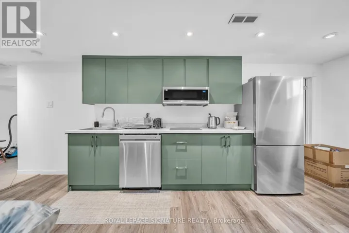 313 PATRICIA AVENUE, Toronto (Newtonbrook West), Ontario M2R2M6