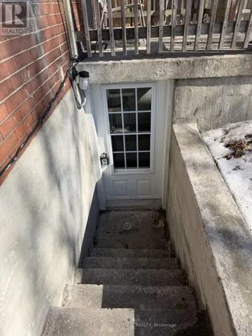 APT 4 - 295 ARTHUR STREET, Oshawa (Central), Ontario L1H1N7