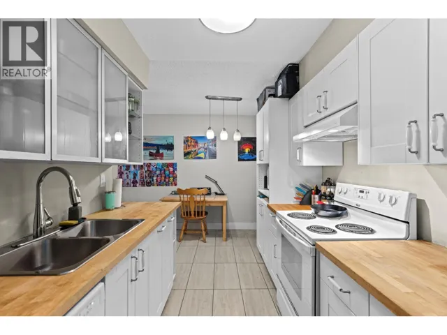 112 9847 MANCHESTER DRIVE, Burnaby, British Columbia V3N4P4