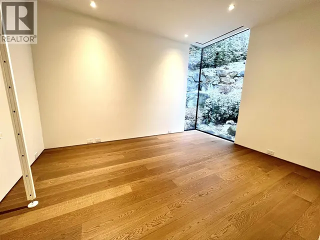 Laneway House-6219 ST GEORGES CRESCENT, West Vancouver, British Columbia V7S2P7