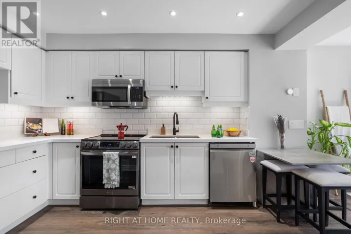 41 - 2088 LEANNE BOULEVARD, Mississauga (Sheridan Park), Ontario L5K2S7