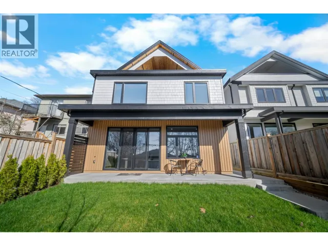 2 3576 E PENDER STREET, Vancouver, British Columbia V5K2E3
