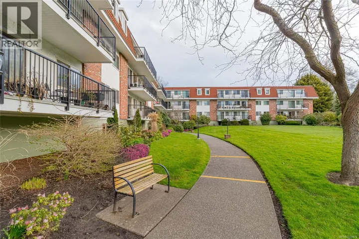 208 1680 Poplar Ave, Saanich, British Columbia V8P4K7