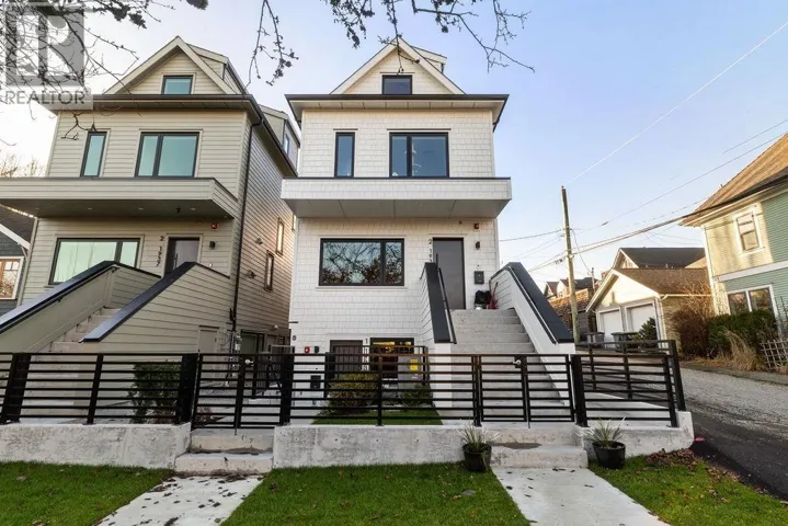 1 1933 TEMPLETON DRIVE, Vancouver, British Columbia V5N4V9