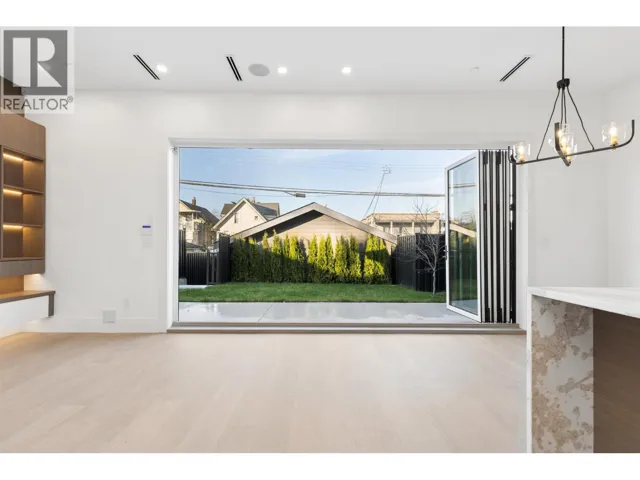 2 847 E 10 AVENUE, Vancouver, British Columbia V5T2A9