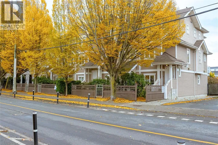 13 1043 Caledonia Ave, Victoria, British Columbia V8T1E7