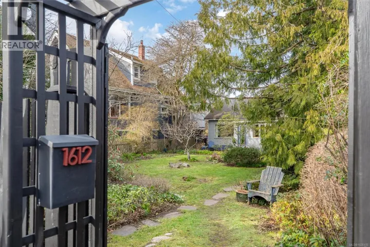 1612 Pembroke St, Victoria, British Columbia V8R1W3