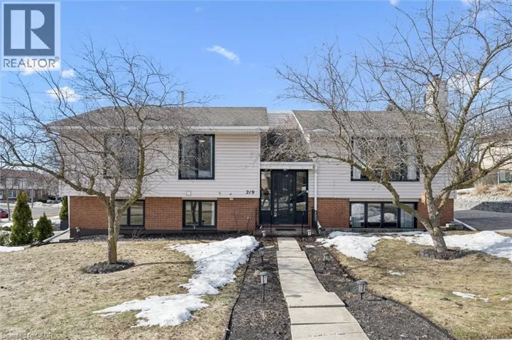 219 BLACKHORNE Drive, Kitchener, Ontario N2E1Z2