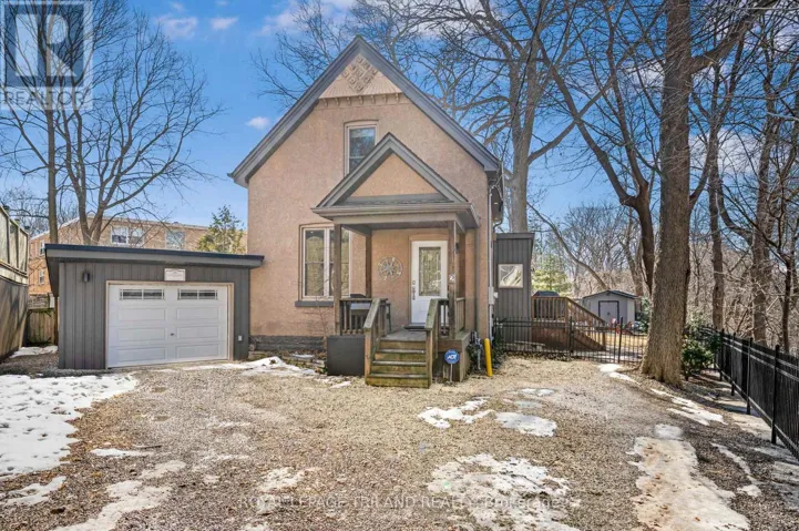 2 INGLESIDE PLACE, London South (South F), Ontario N6C1E1