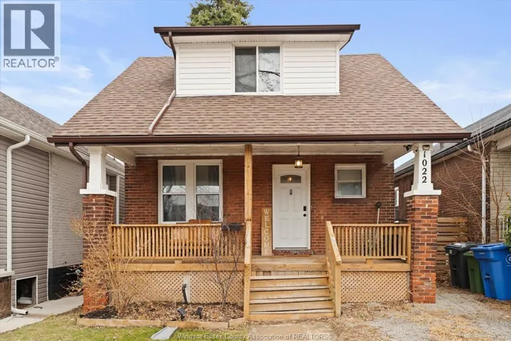 1022 OAK AVENUE, Windsor, Ontario N9A5G4