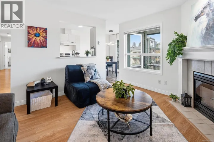 301 898 Vernon Ave, Saanich, British Columbia V8Z2W6