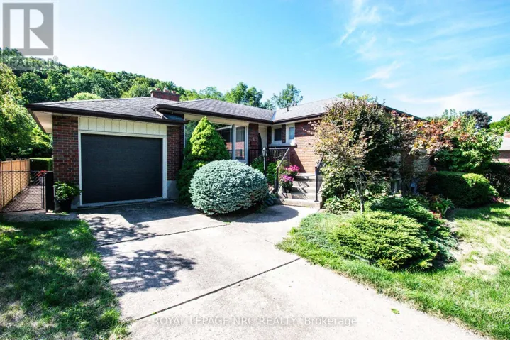 4 GLENBARR ROAD, St. Catharines (Glendale/Glenridge), Ontario L2T1Y1