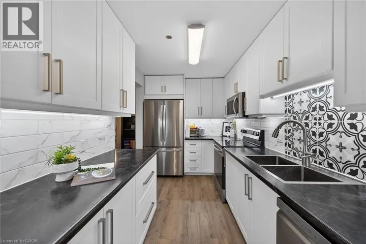6 NIAGARA Street Unit# 208, Grimsby, Ontario L3M5A4