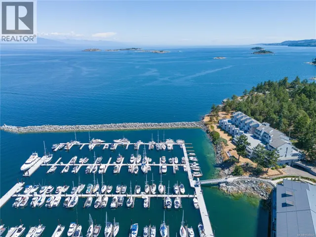 302 3555 Outrigger Rd, Nanoose Bay, British Columbia V9P9K1