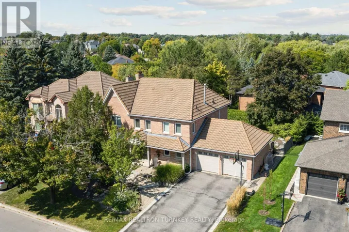 22 TRILLIUM DRIVE, Aurora (Aurora Highlands), Ontario L4G5X9