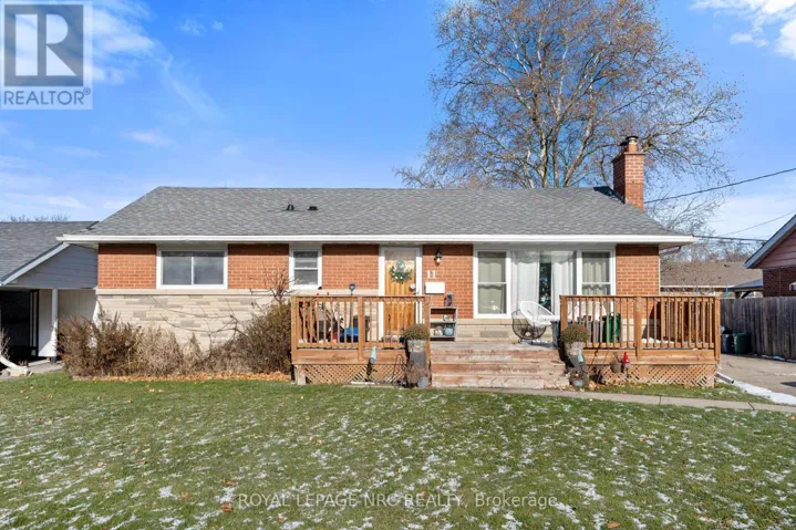 LOWER - 11 BROADMORE AVENUE, St. Catharines (Carlton/Bunting), Ontario L2M6A4