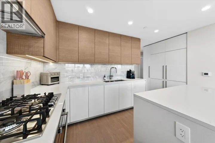 5104 2108 GILMORE AVENUE, Burnaby, British Columbia V5C0N8