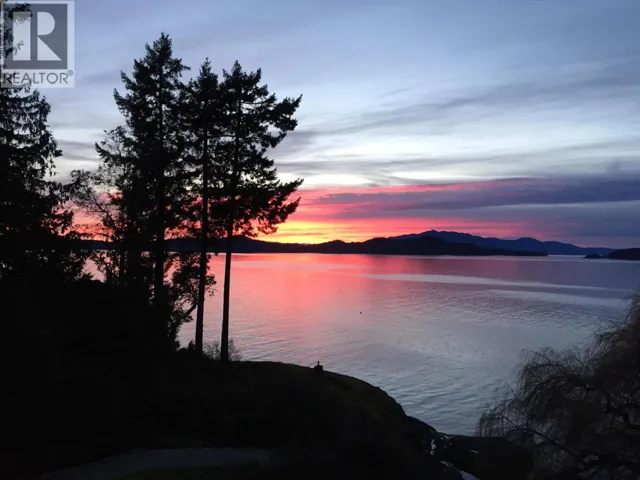 8429 REDROOFFS ROAD, Halfmoon Bay, British Columbia V7Z1E6