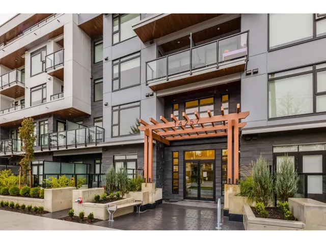 202 14257 103A AVENUE AVENUE, Surrey, British Columbia V3T1T1