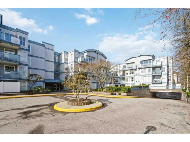 204 14885 100 AVENUE, Surrey, British Columbia V3R0W1