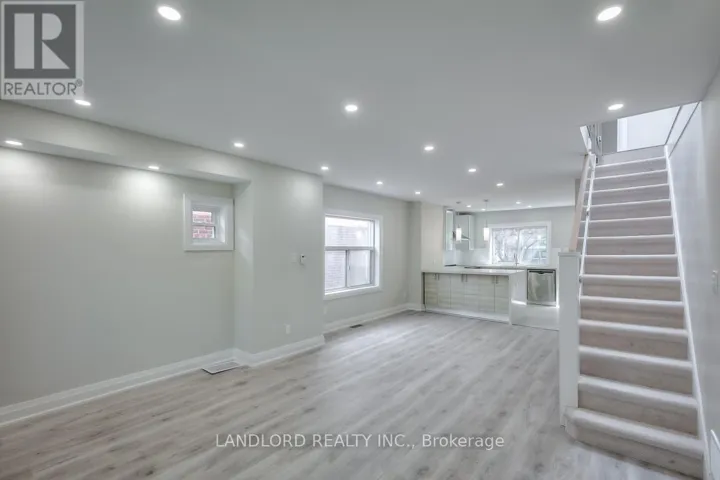 MAIN - 153 GAINSBOROUGH ROAD, Toronto (Woodbine Corridor), Ontario M4L3C3