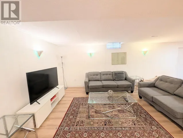 378 DORCHESTER STREET, Newmarket (Bristol-London), Ontario L3Y7Z3