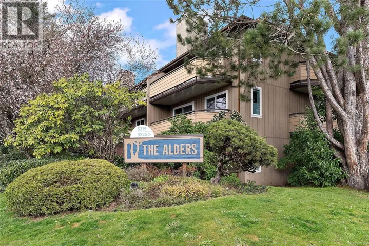 209 3215 Alder St, Saanich, British Columbia V8X1P3