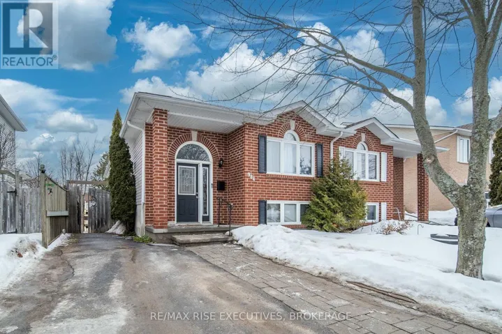 984 WATERBURY CRESCENT, Kingston (City SouthWest), Ontario K7M8V3
